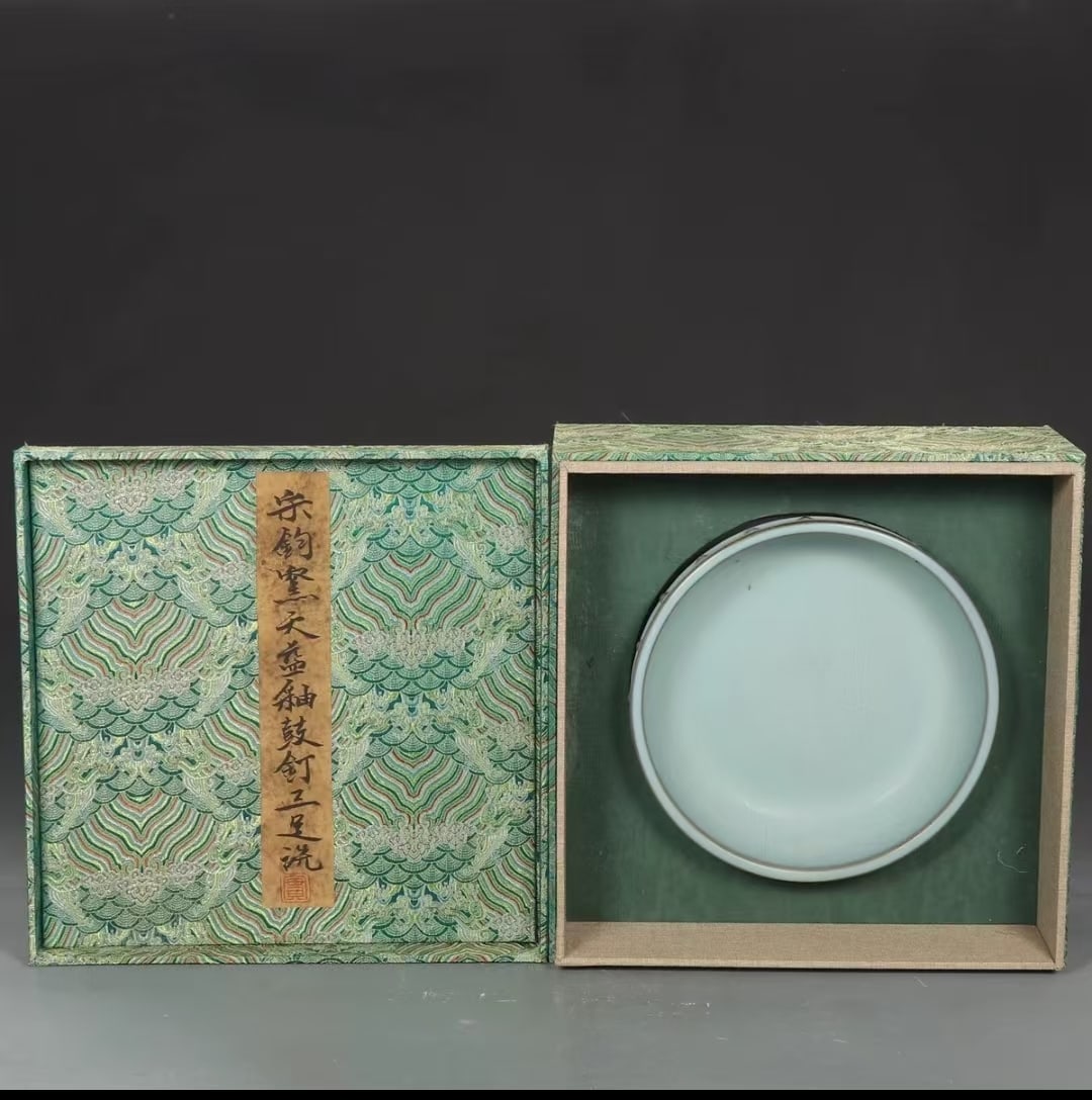 A Jun Ware Sky-Blue Tripod Washer (1 of 7)