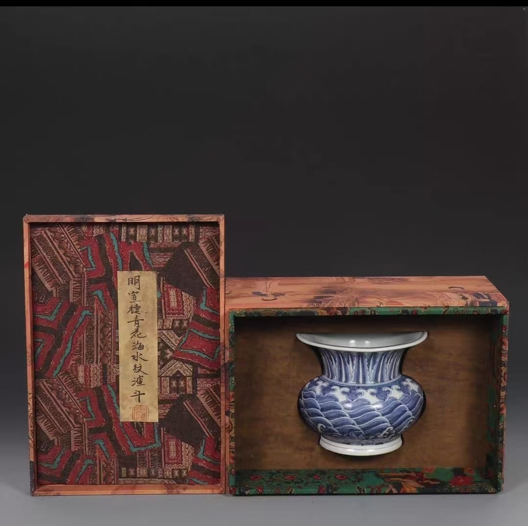 A Blue & White Seawave Spittoon (1 of 8)