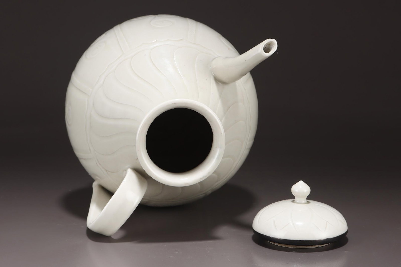 A Ding Ware Pear-Shaped Pot With Silver Mount - 7