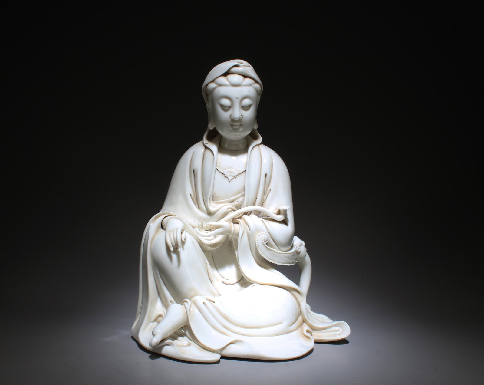A Blanc De Chine Guanyin Statue (1 of 8)