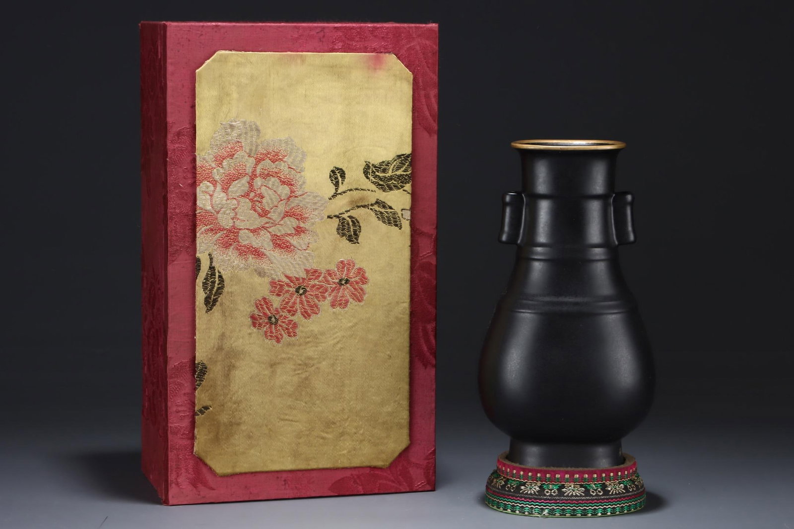 A Ru Ware Black Glazed Vase - 2