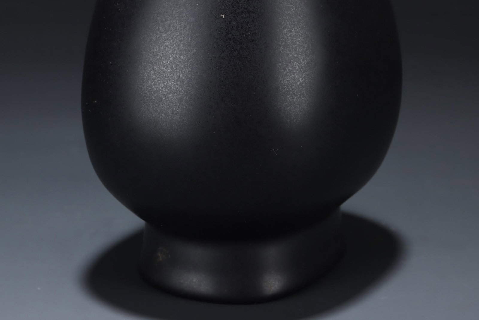 A Ru Ware Black Glazed Vase - 6