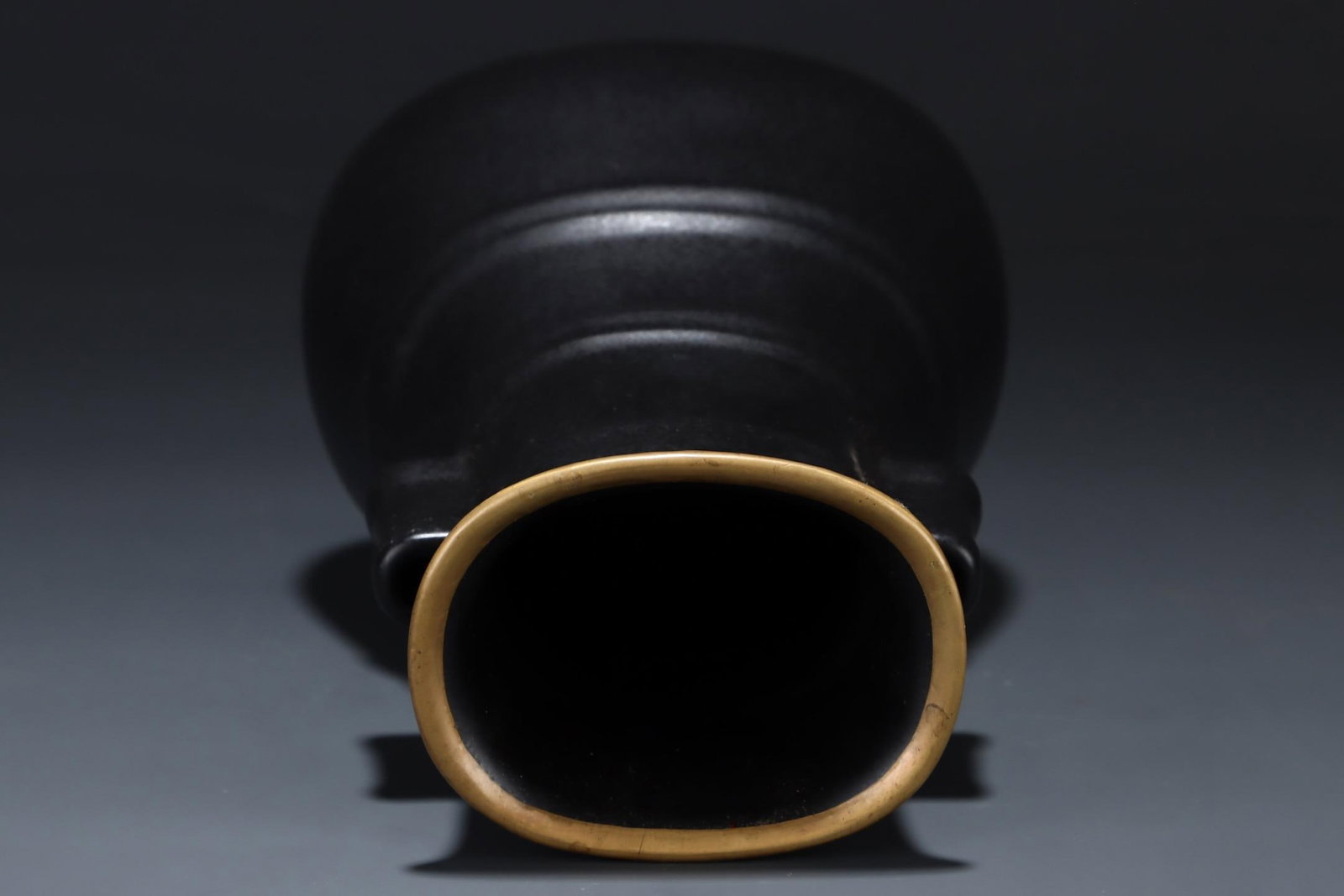 A Ru Ware Black Glazed Vase - 7