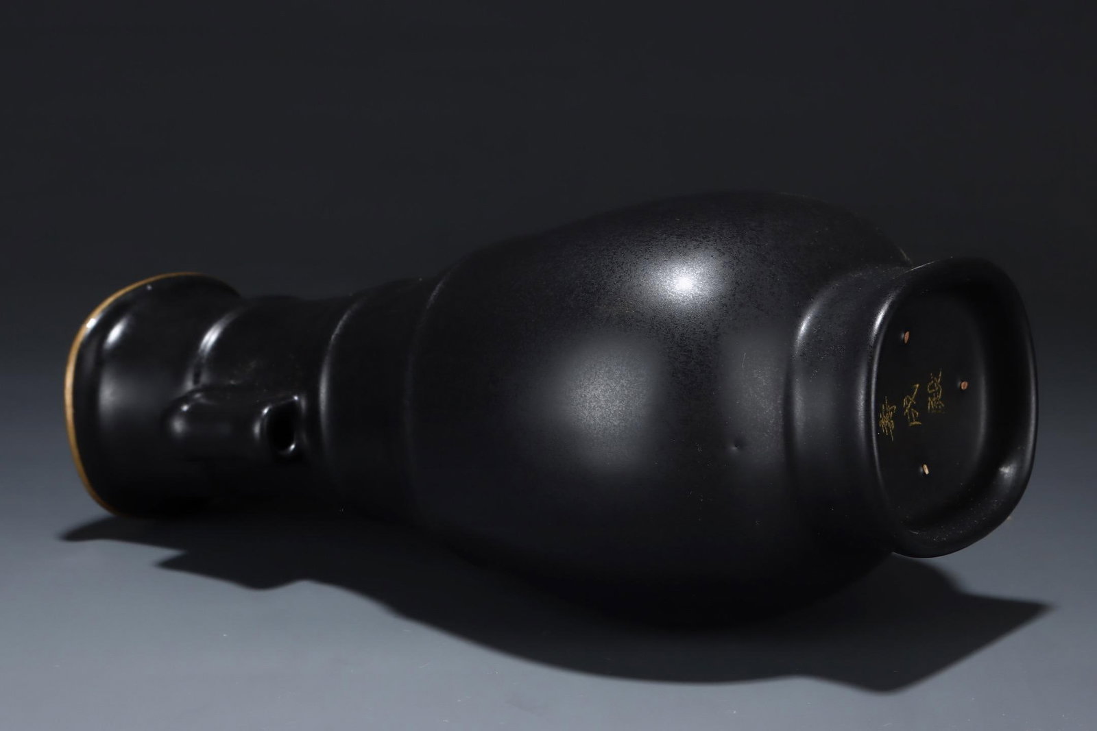 A Ru Ware Black Glazed Vase - 8