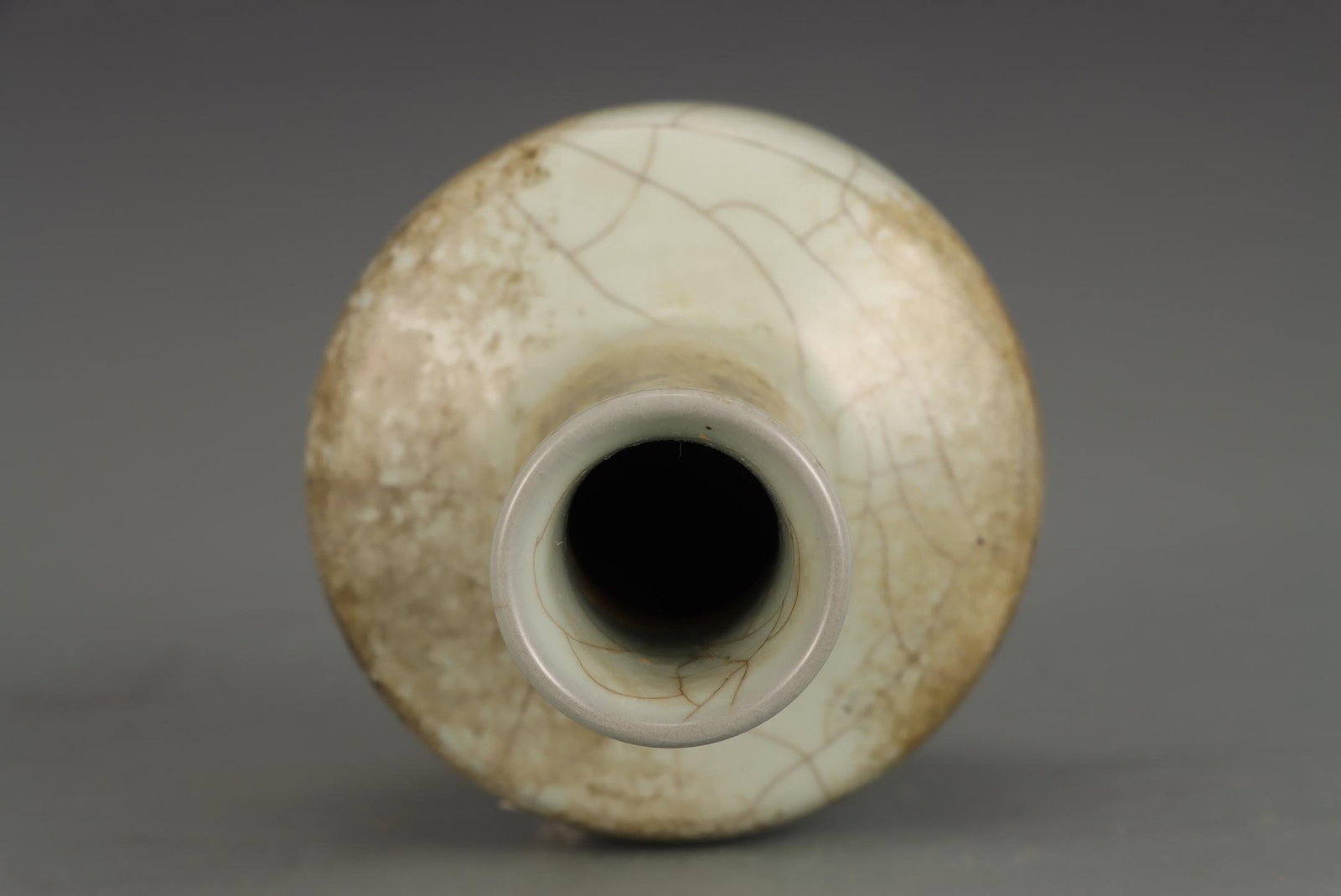 A Guan Ware Celadon Vase - 8