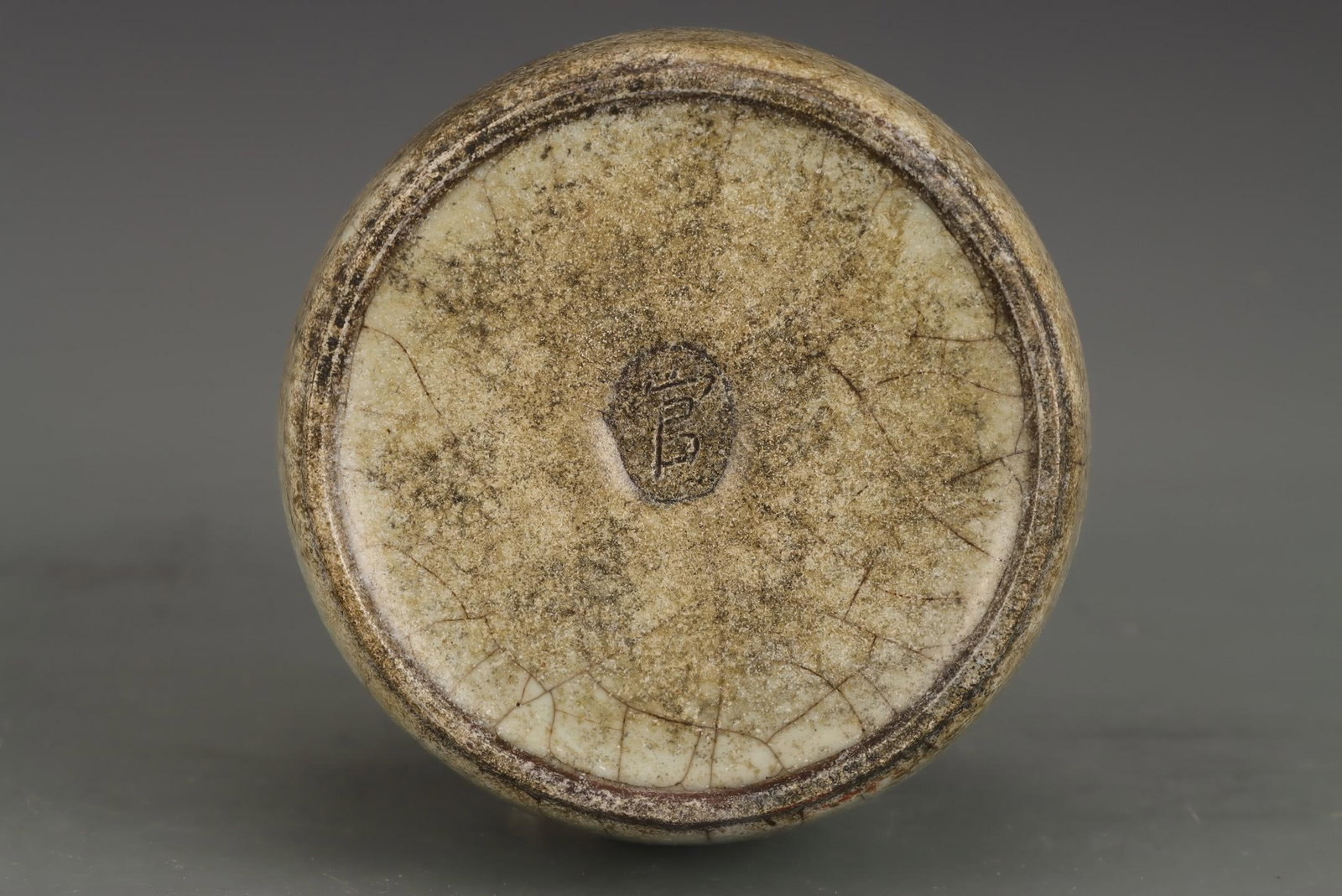 A Guan Ware Celadon Vase - 9
