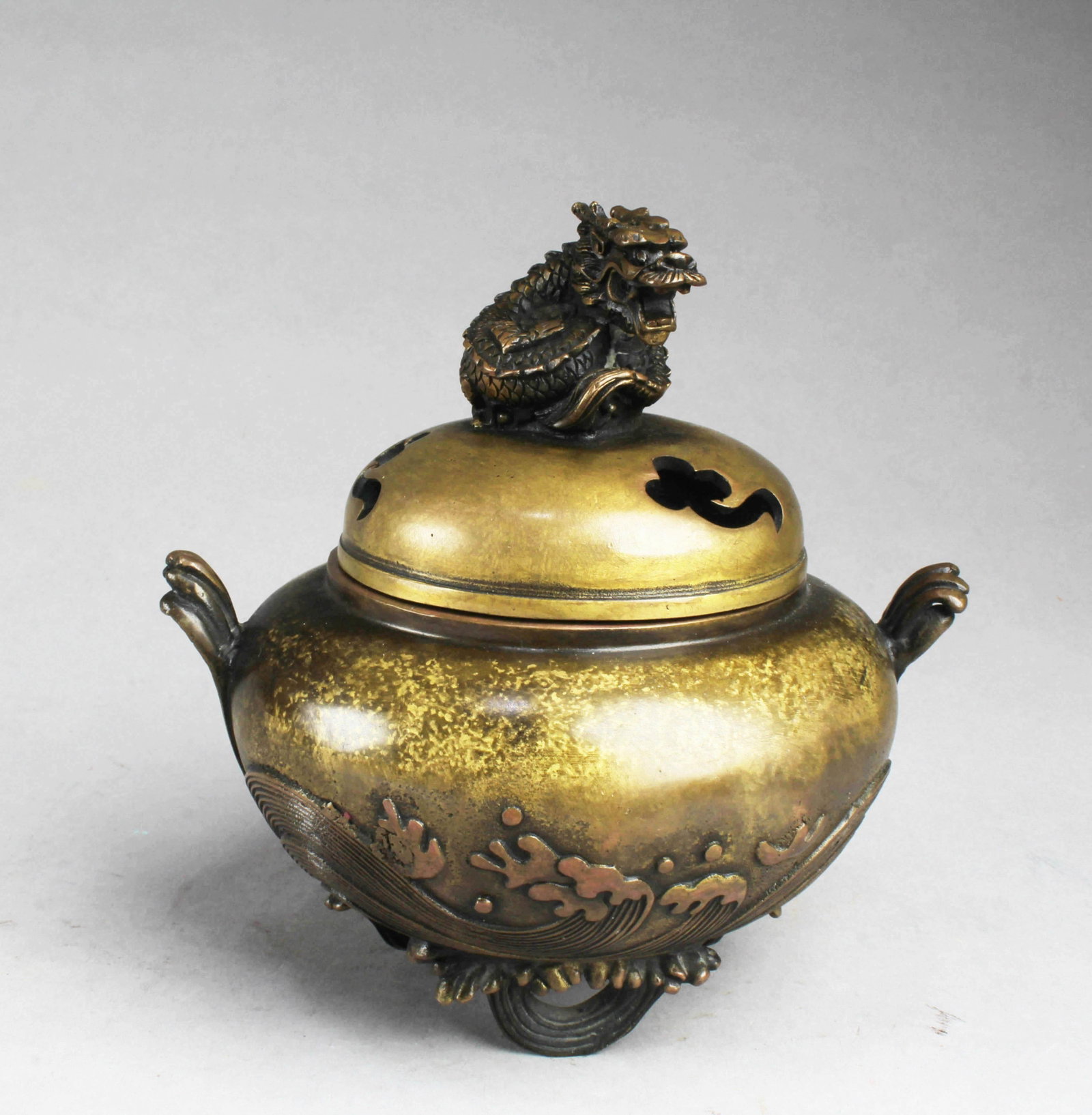 Chnese Bronze Censer With Lid: Chnese Bronze Censer With Lid. Diameter: 6.75"