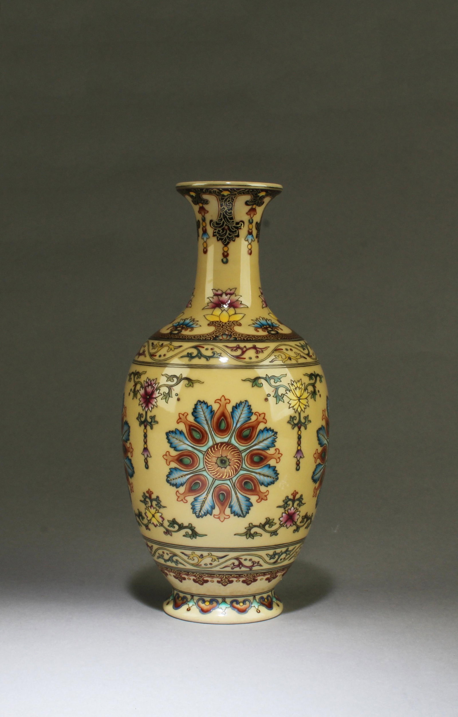 Chinese Porcelain Vase (1 of 7)