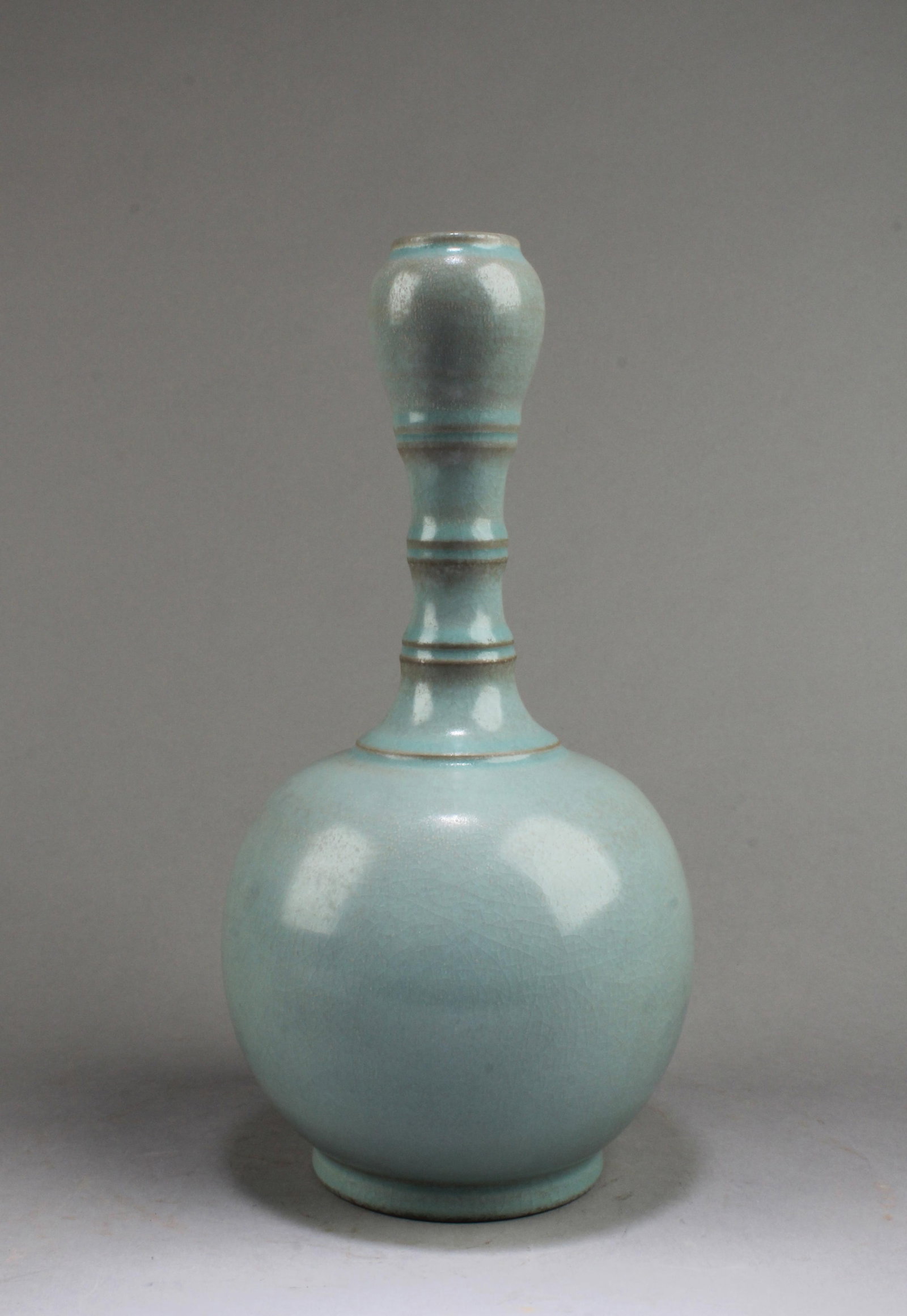Chinese Ruyao Vase (1 of 4)