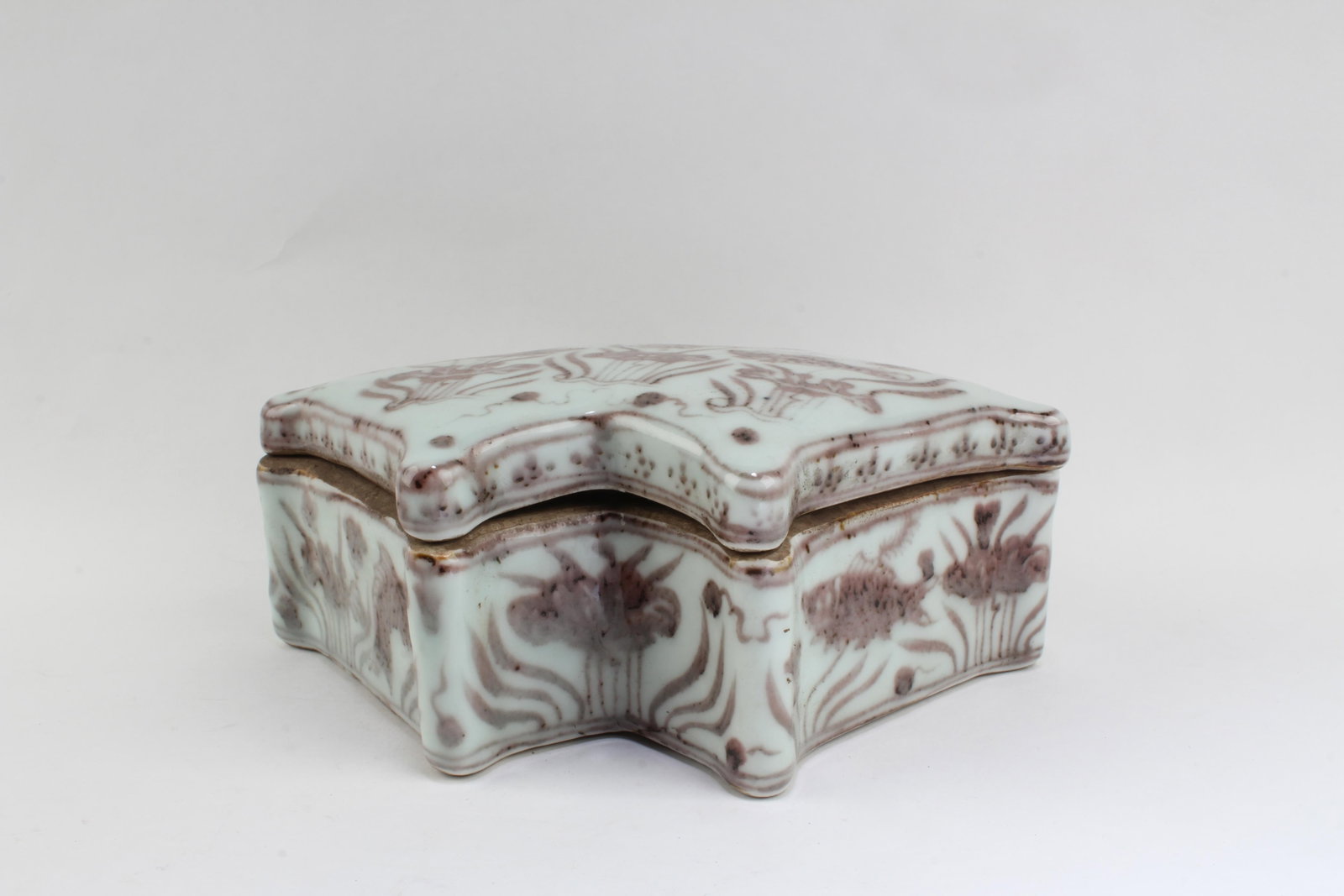 Chinese Porcelain Container (1 of 4)