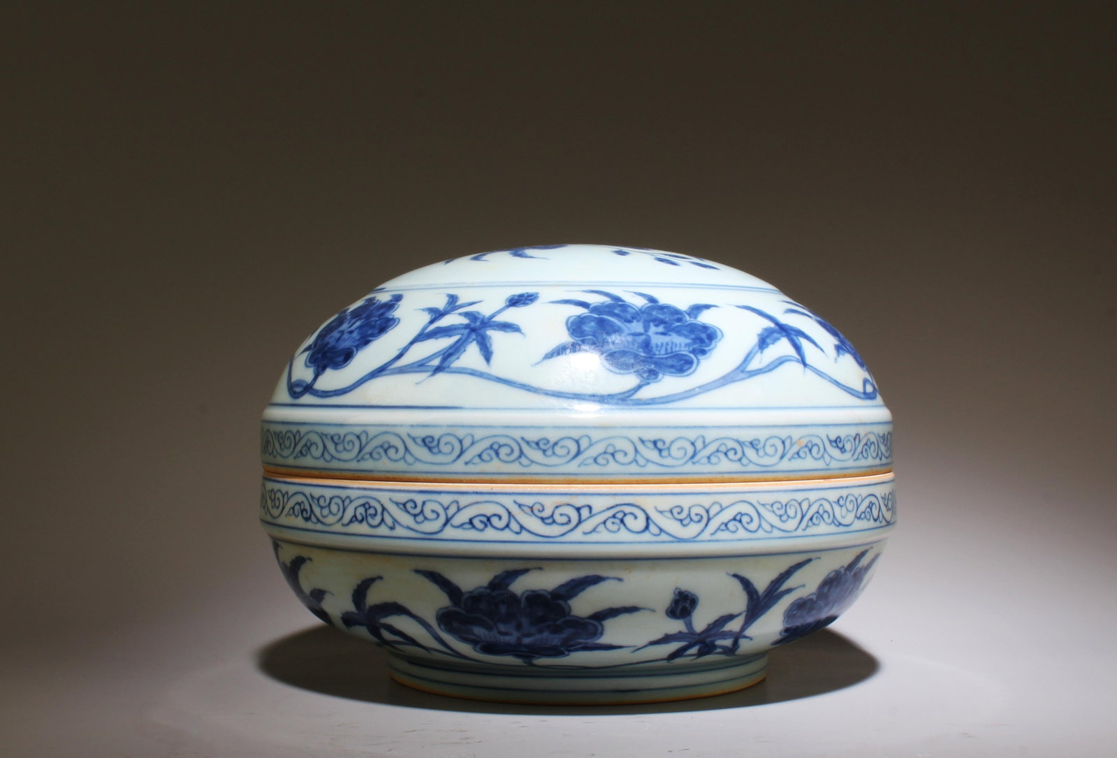 Chinese Porcelain Round Container (1 of 5)