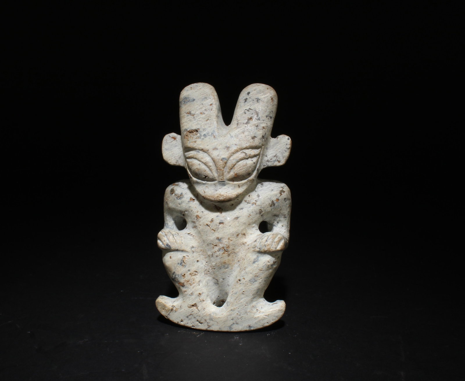 A Carved Jade Ornament (1 of 5)