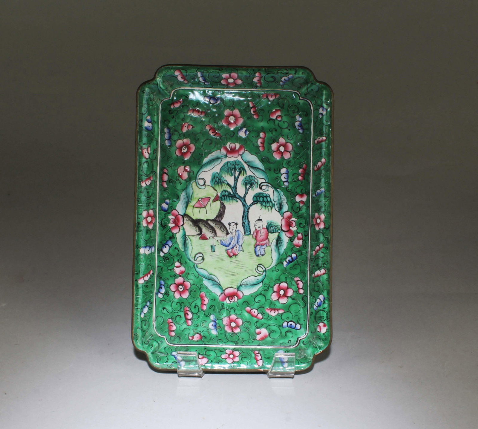 A Rectangular Shaped Enamel Tray: A Rectangular Shaped Enamel Tray. Length: 9.25"