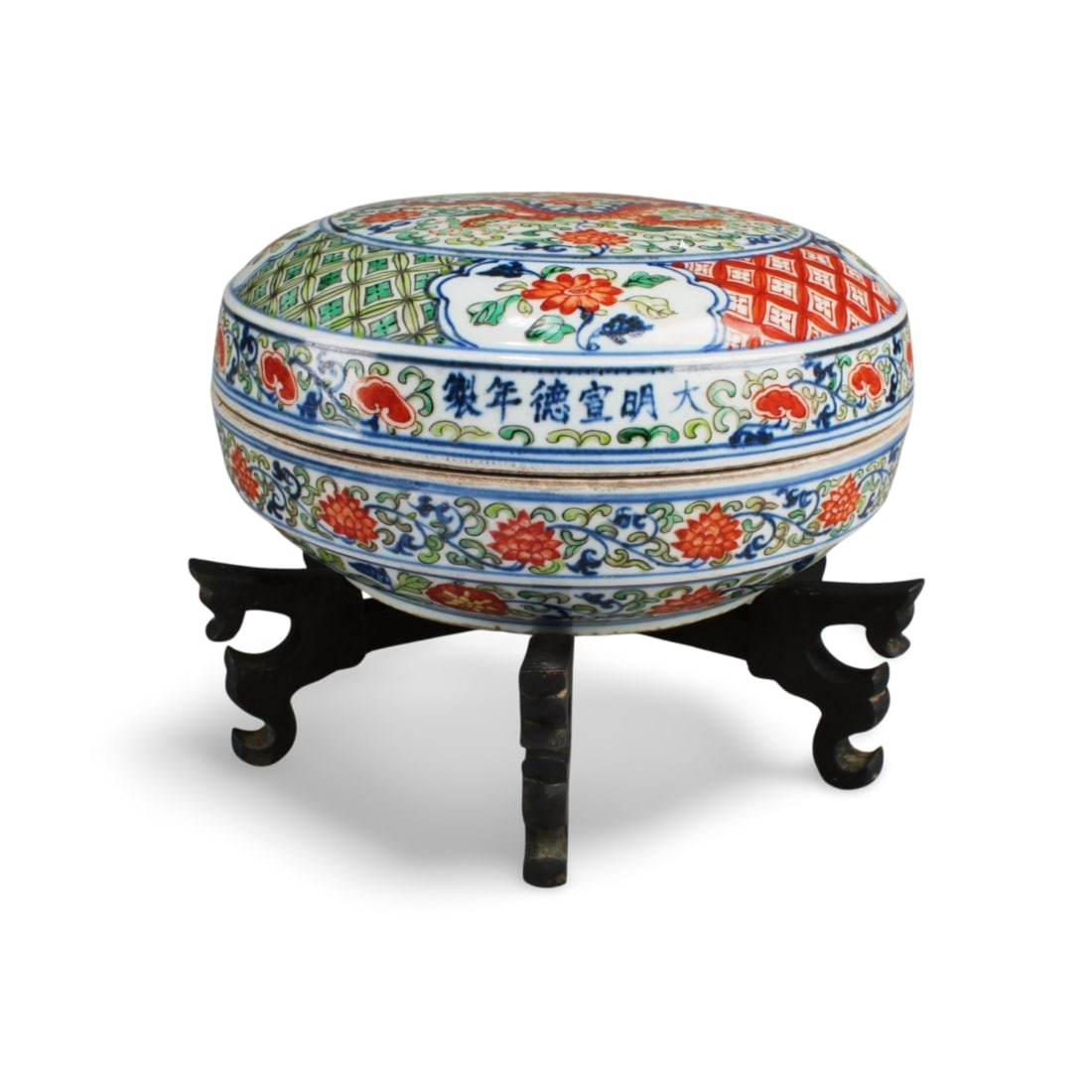 Chinese Porcelain Round Container: Chinese Porcelain Round Container. Comes fitted with a wooden stand. Diameter: 9".