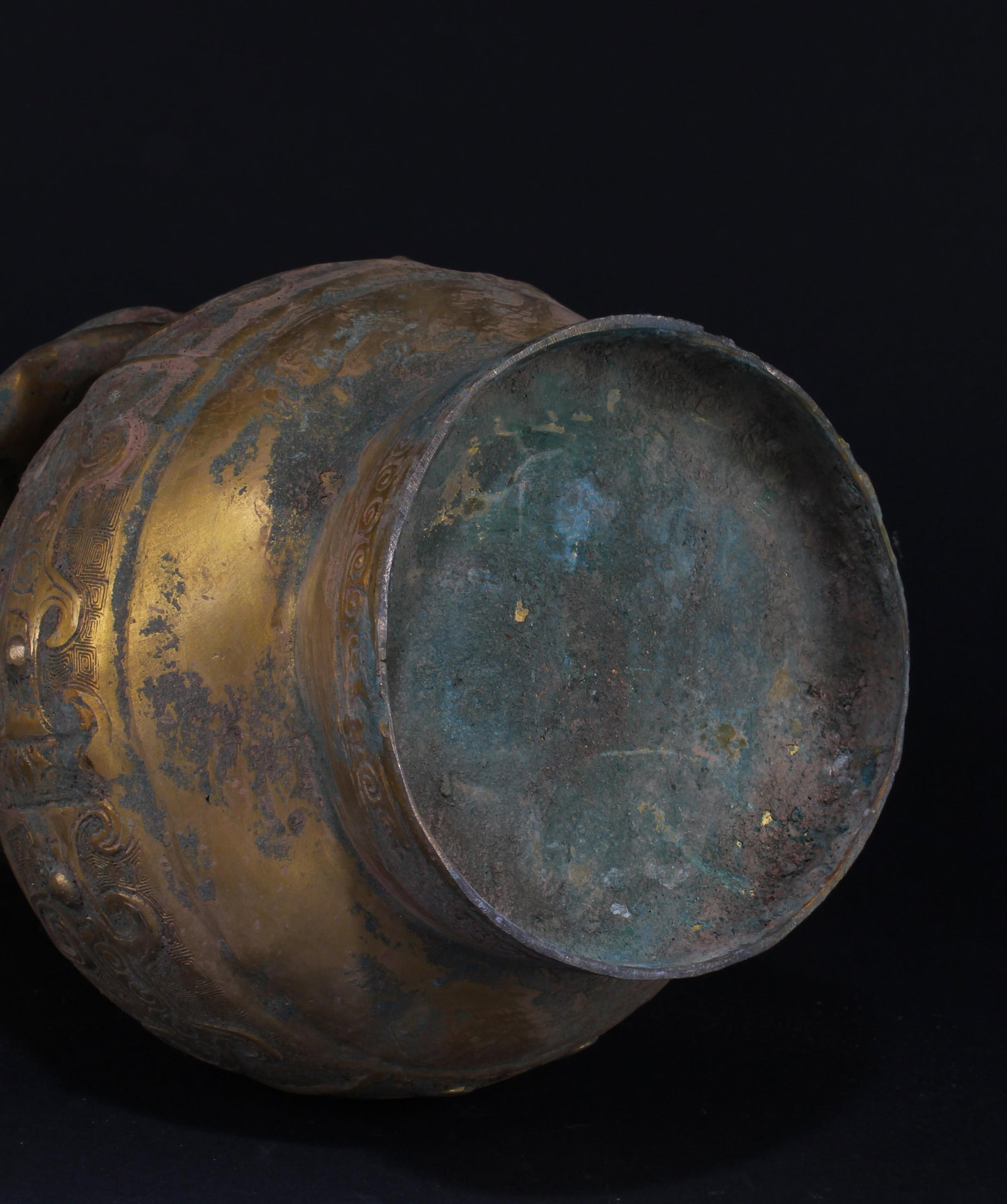 A Bronze Archaic Container - 8