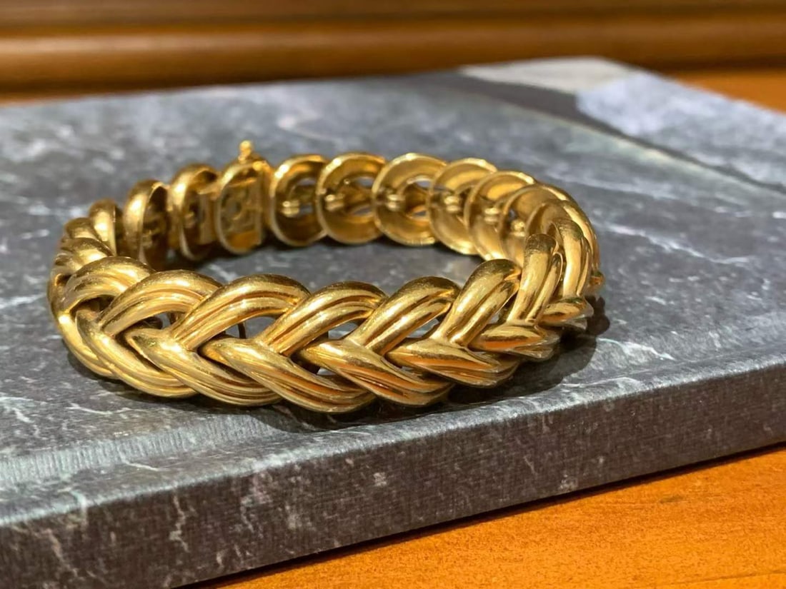 BOUCHERON 18K GOLD WOVEN BRACELET
