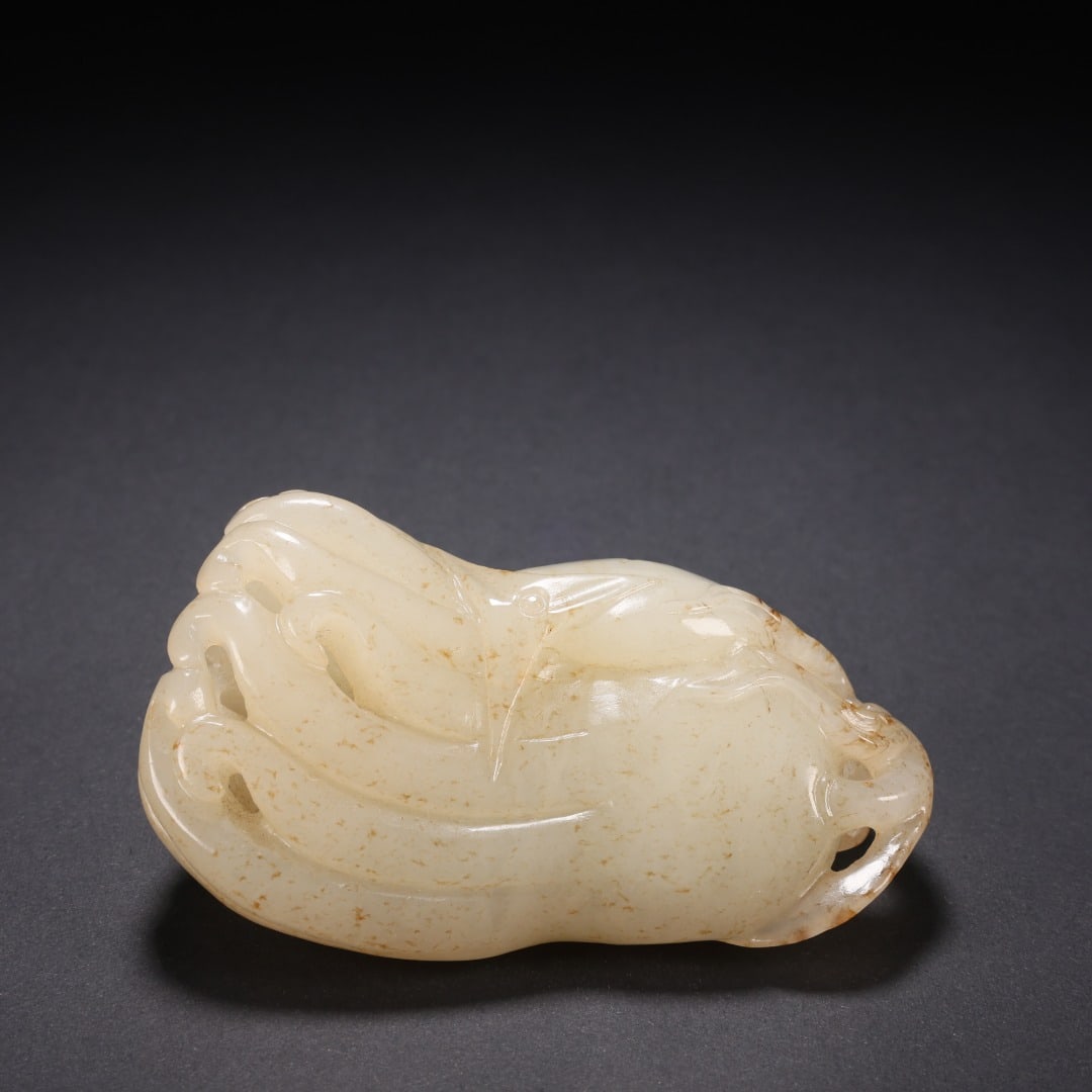 QING DYNASTY HETIAN JADE BUDDHA'S HAND: QING DYNASTY HETIAN JADE BUDDHA'S HAND. Long:8.5cm(3.35in), Width:6.5cm(2.56in), Thick:3.1cm(1.22in), Weight:183g (0.403lb)Carved from Hetian white jade with mild texture and natural light brown russe