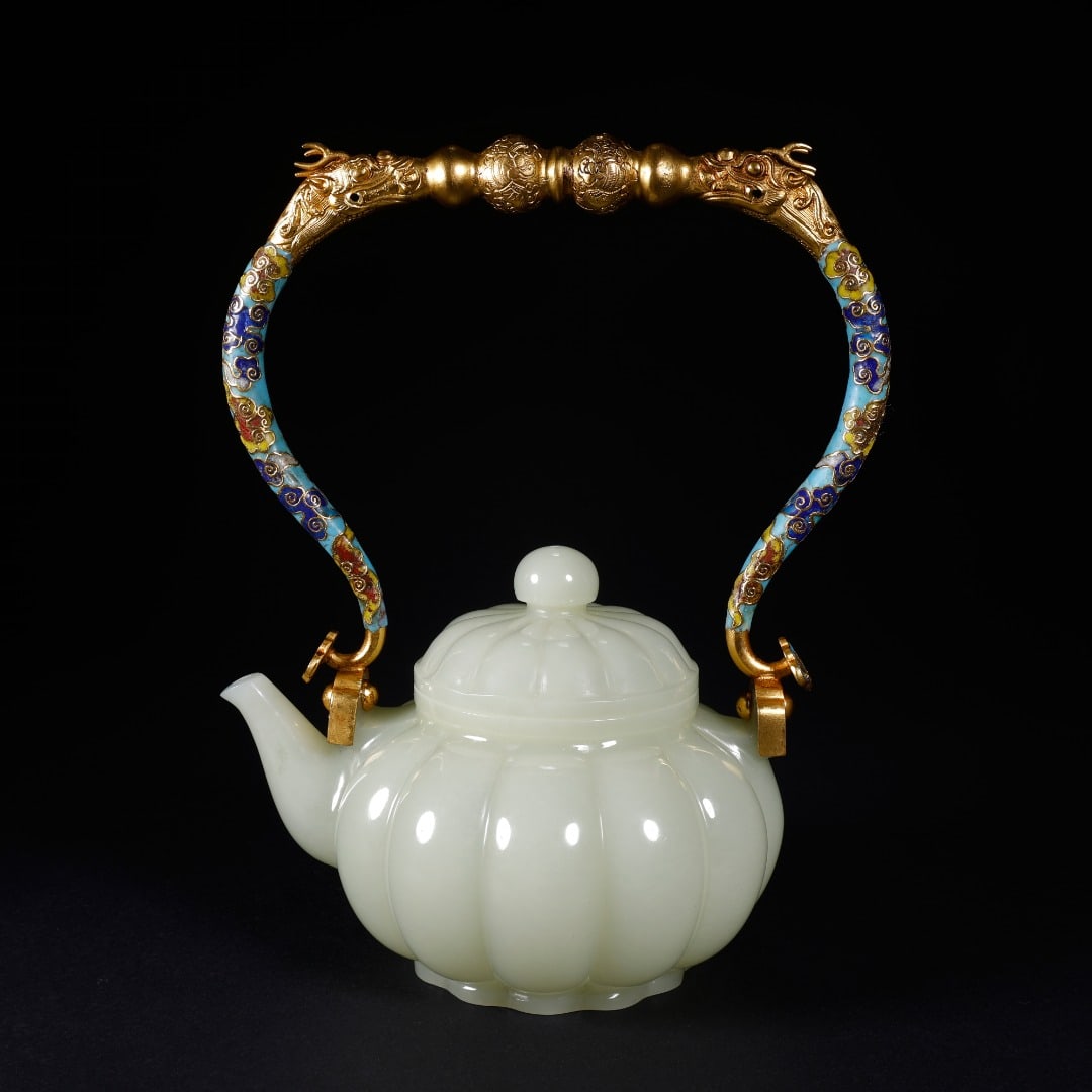 QING DYNASTY HETIAN JADE HANDLE GOURD-SHAPED TEAPOT (1 of 9)