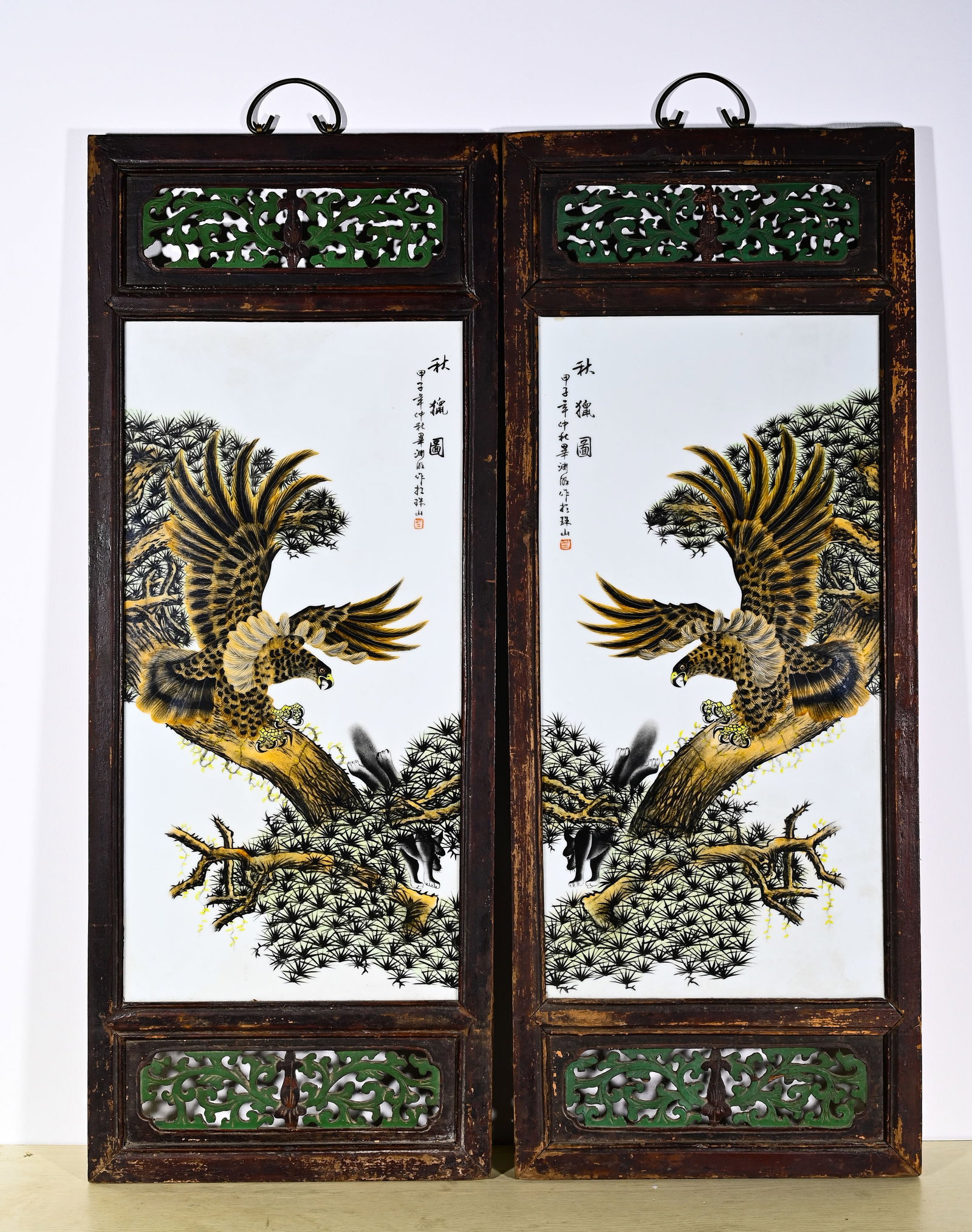 THE PASTEL PAINTING "AUTUMN HUNT" BY BI YUANMING OF THE REPUBLIC OF CHINA, WITH EAGLE PATTERN ON A: THE PASTEL PAINTING "AUTUMN HUNT" BY BI YUANMING OF THE REPUBLIC OF CHINA, WITH EAGLE PATTERN ON A PORCELAIN PLATE HANGING SCREEN. Single piece Overall dimensions Height:82cm(32.28in), Width:35cm(13.7
