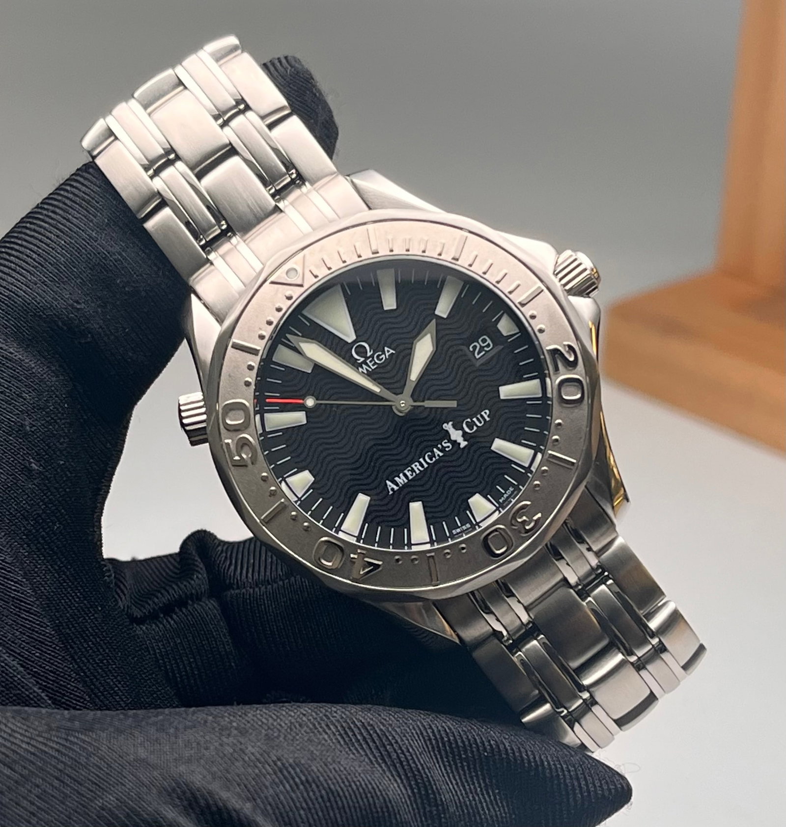 OMEGA SEAMASTER WATCHES: OMEGA SEAMASTER WATCHES. Global limited edition of 9,999 pieces. This piece has the collector's number 8888. Complete set in premium condition. Automatic mechanical movement. Stainless steel case with