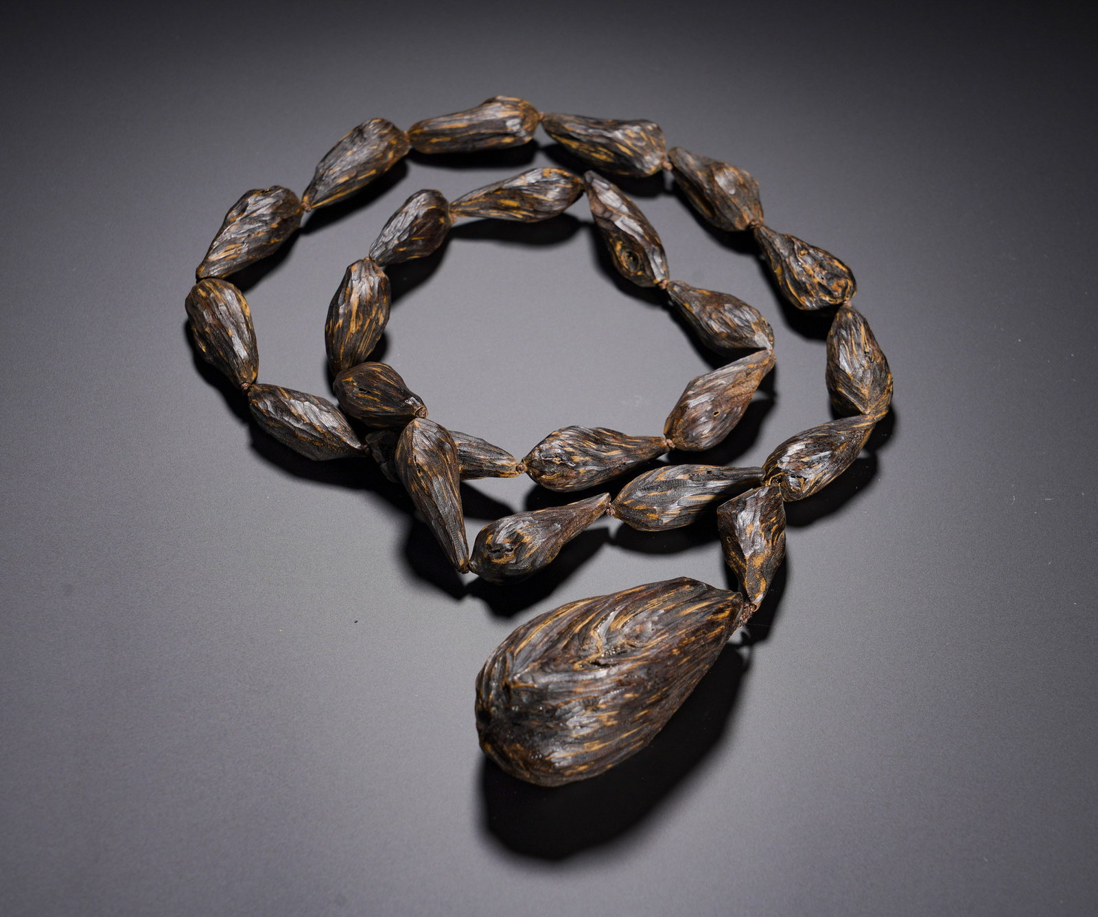 QING DYNASTY AGARWOOD CONICAL BEADS: QING DYNASTY AGARWOOD CONICAL BEADS. Long:51cm(20.08in), Weight:130g(0.287lb)Prayer-bead strand of natural agarwood from Qing dynasty. Beads are shaped following the original wood texture, in tapered 