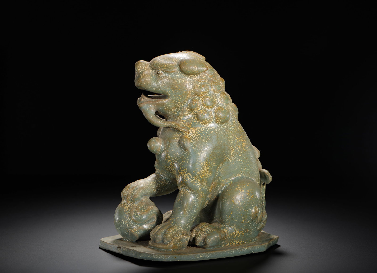 CELADON STEPPING ON THE HYDRANGEA LION (1 of 10)