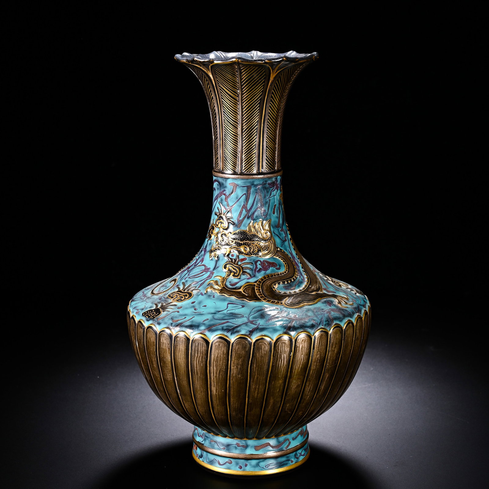 A FLOWER-MOUTHED VASE WITH GILDED DRAGON PATTERNS IN THE GLAZE OF THE QIANLONG PERIOD OF THE QING: A FLOWER-MOUTHED VASE WITH GILDED DRAGON PATTERNS IN THE GLAZE OF THE QIANLONG PERIOD OF THE QING DYNASTY. Height:24cm(9.45in), Diameter:14cm(5.51in)Flared floral-shaped mouth, long neck, globular bel