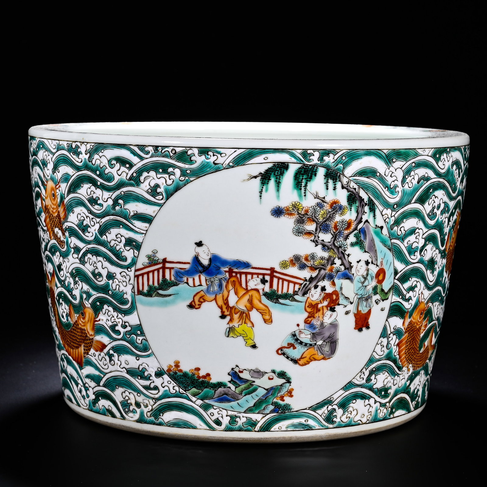 A LARGE VASE OF THE QING DYNASTY MULTICOLORED SEA FISH PATTERN AND THE PICTURE OF A CHILD PLAYING: A LARGE VASE OF THE QING DYNASTY MULTICOLORED SEA FISH PATTERN AND THE PICTURE OF A CHILD PLAYING. Height:19cm(7.48in), Diameter:30cm(11.81in)This substantial wide-mouthed basin with straight wall