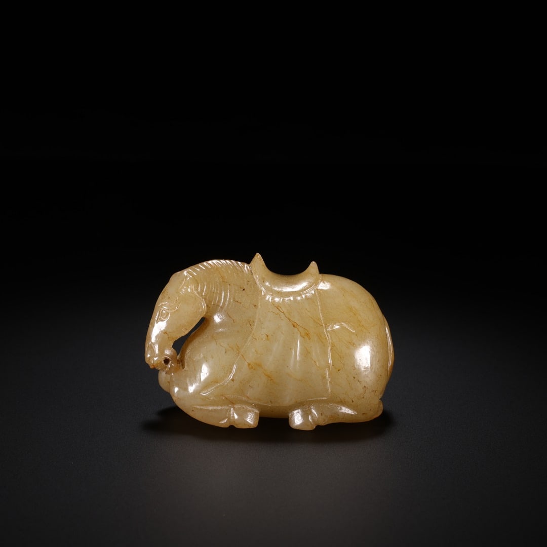 HAN DYNASTY HETIAN JADE RECLINING HORSE HANDLE PIECE: HAN DYNASTY HETIAN JADE RECLINING HORSE HANDLE PIECE. Long:4.8cm(1.89in), Width:2.9cm(1.14in), Height:3.1cm(1.22in), Weight:71g (0.156lb)Ancient jade pendant of recumbent horse. Carved from Hetian