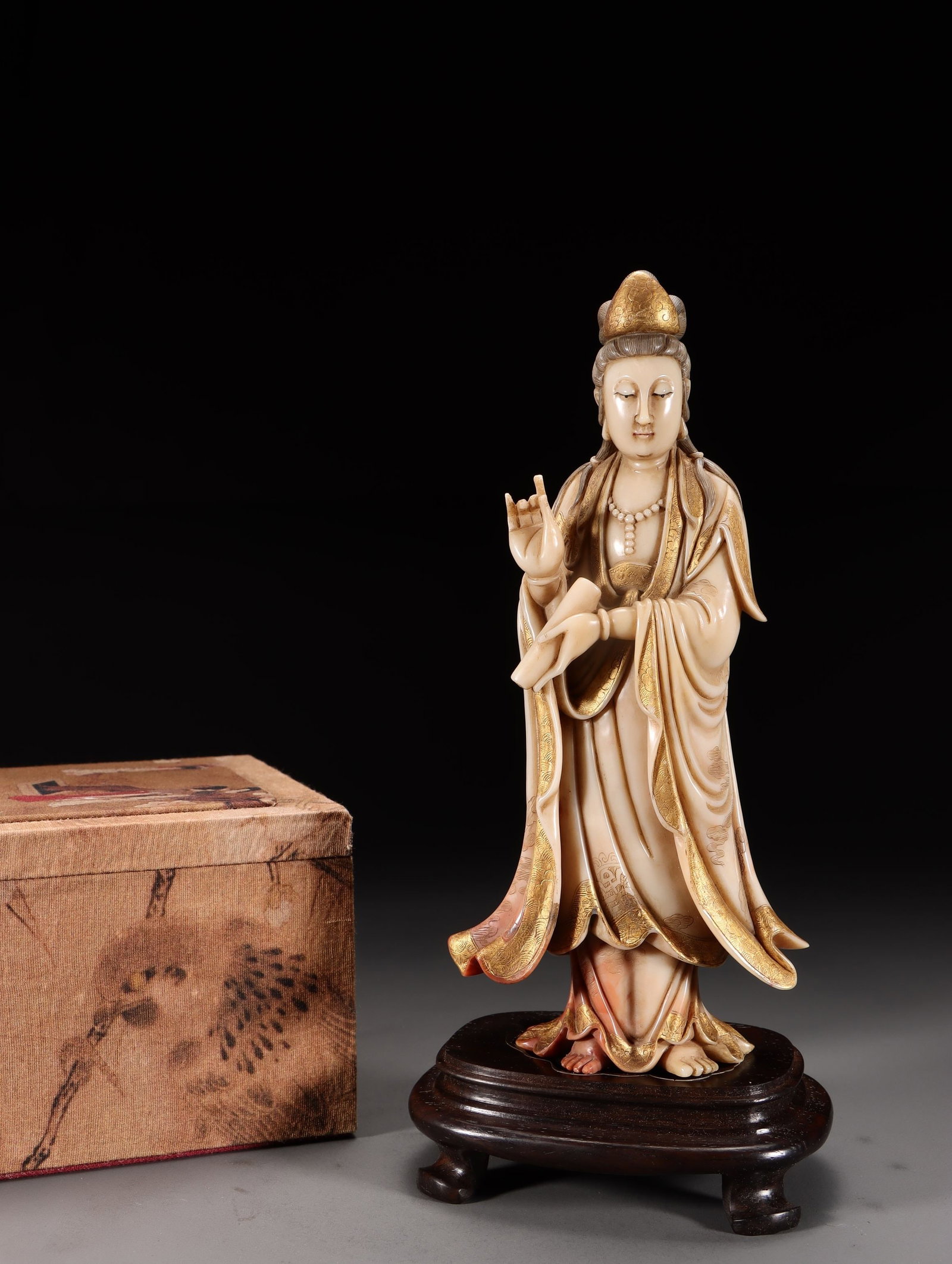 A Shoushan Stone Guanyin Statue: A Shoushan Stone Guanyin Statue. Dimensions: 7.68in x 3.54in x 1.97in; Weight: 1.33lbs.