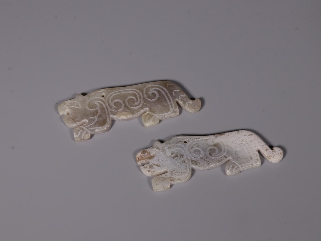 A Pair of Jade Pendants (1 of 7)