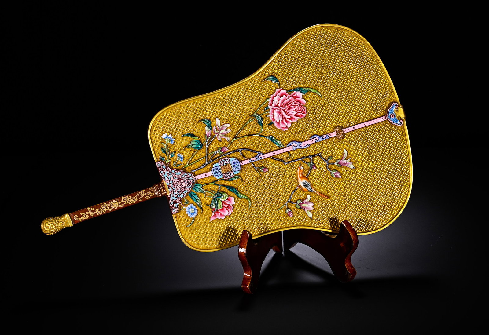 QING YONGZHENG PORCELAIN BODY PAINTED ENAMEL FLOWER-AND-BIRD PATTERN PALACE FAN: QING YONGZHENG PORCELAIN BODY PAINTED ENAMEL FLOWER-AND-BIRD PATTERN PALACE FAN. Height:36cm(14.17in), Width:20.5cm(8.07in)This is a Yongzheng-period imperial porcelain palace fan with painted enamel