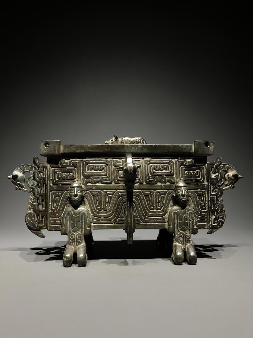 A Bronze Ding: A Bronze Ding. Dimensions: 15.35in x 10.63in x 8.27in; Weight: 30.86lbs.