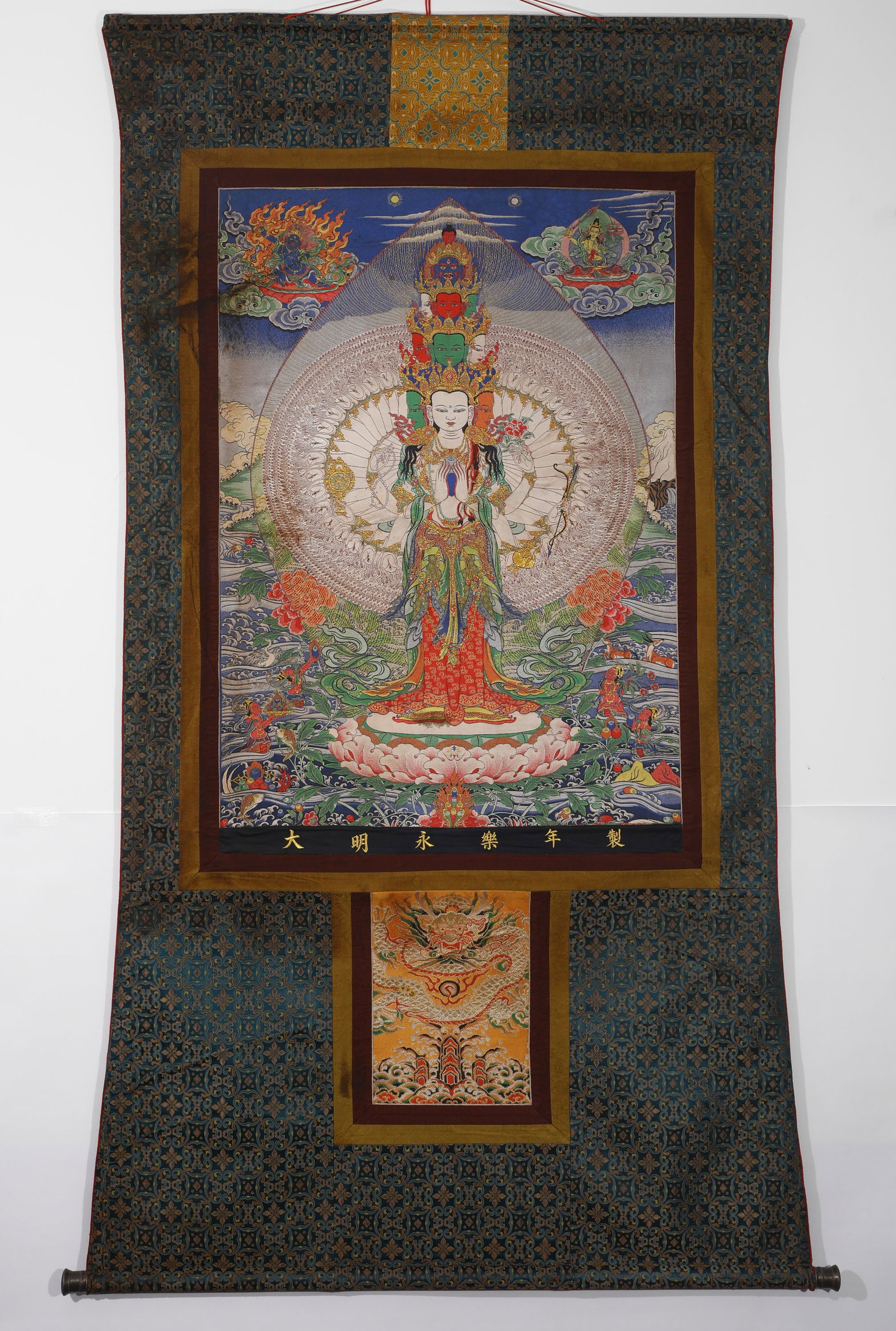 A THANGKA OF THE THOUSAND-HANDED AND THOUSAND-EYED GUANYIN FROM YONGLE OF THE MING DYNASTY: A THANGKA OF THE THOUSAND-HANDED AND THOUSAND-EYED GUANYIN FROM YONGLE OF THE MING DYNASTY. H:186cmW:96cmThis piece carries great value for religious worship, ancient heavy-color painting research and