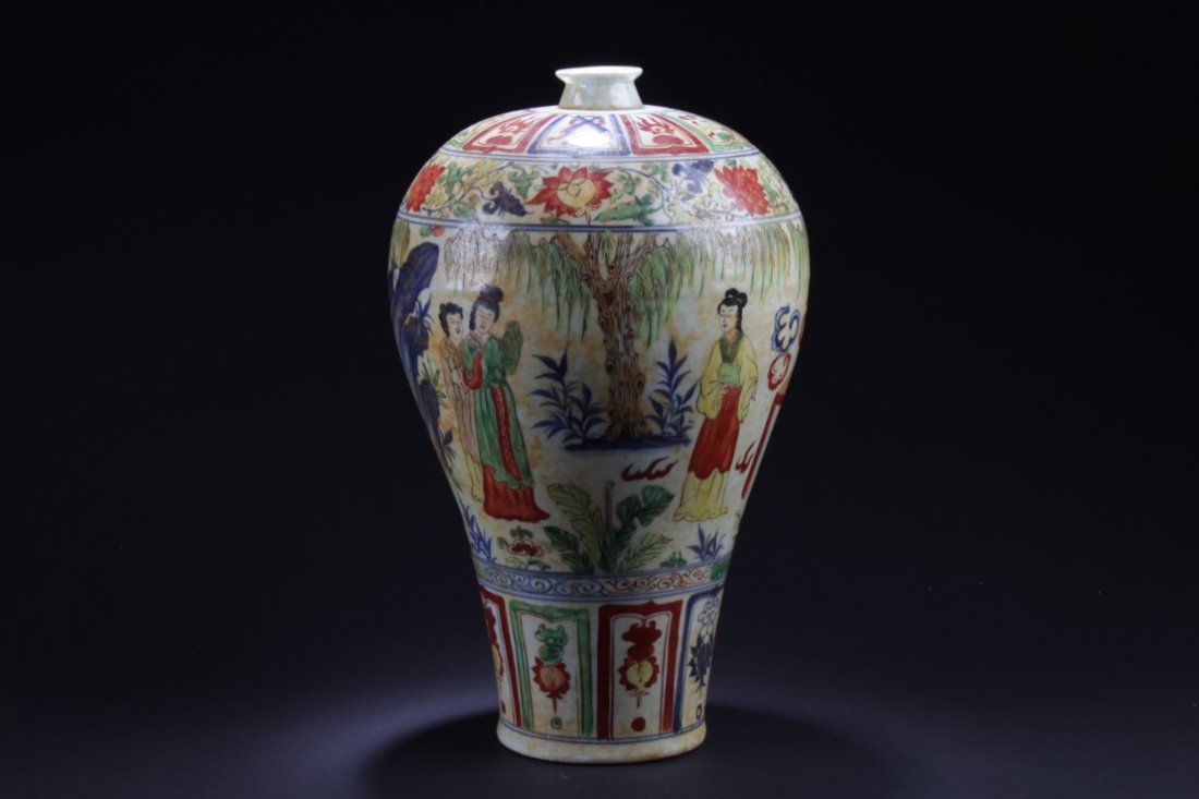 Chinese Wucai Meiping Vase (1 of 5)