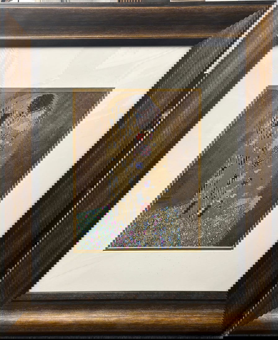 Gustav Klimt Vintage color lithograph "The kiss" with original frame beautiful colors: Gustav Klimt Vintage color lithograph "The kiss" with original frame beautiful colors This is in a very good condition Size 16x16 inches Art Artwork Artist. step