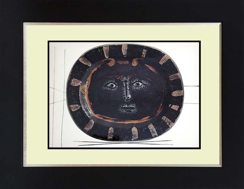 Pablo Picasso (Spanish 1881-1973) embossed Limited Edition serigraph: Pablo Picasso (Spanish 1881-1973) embossed serigraph Approx 24x20 inches. Includes certificate of authenticity. Professionally framed. Art Artwork Artist.