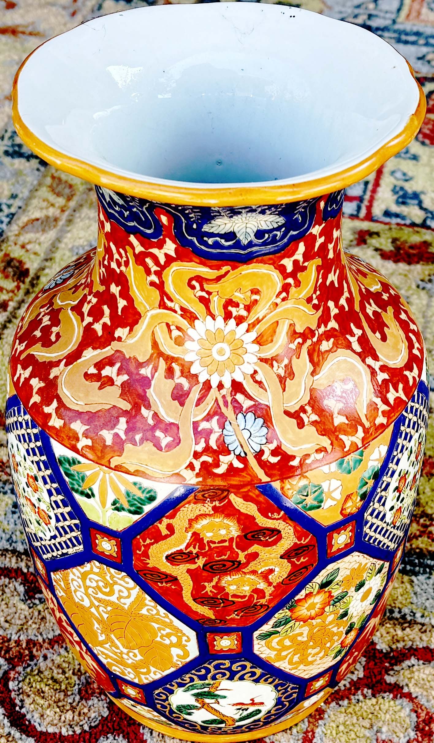 Imari Vase Japanese Approx 14 inch Palace Size: Imari Vase Japanese Approx 14 inch Palace SizeImari Vase Japanese Approx 14 inch Palace Size Imari Vase Art Artwork Artist.