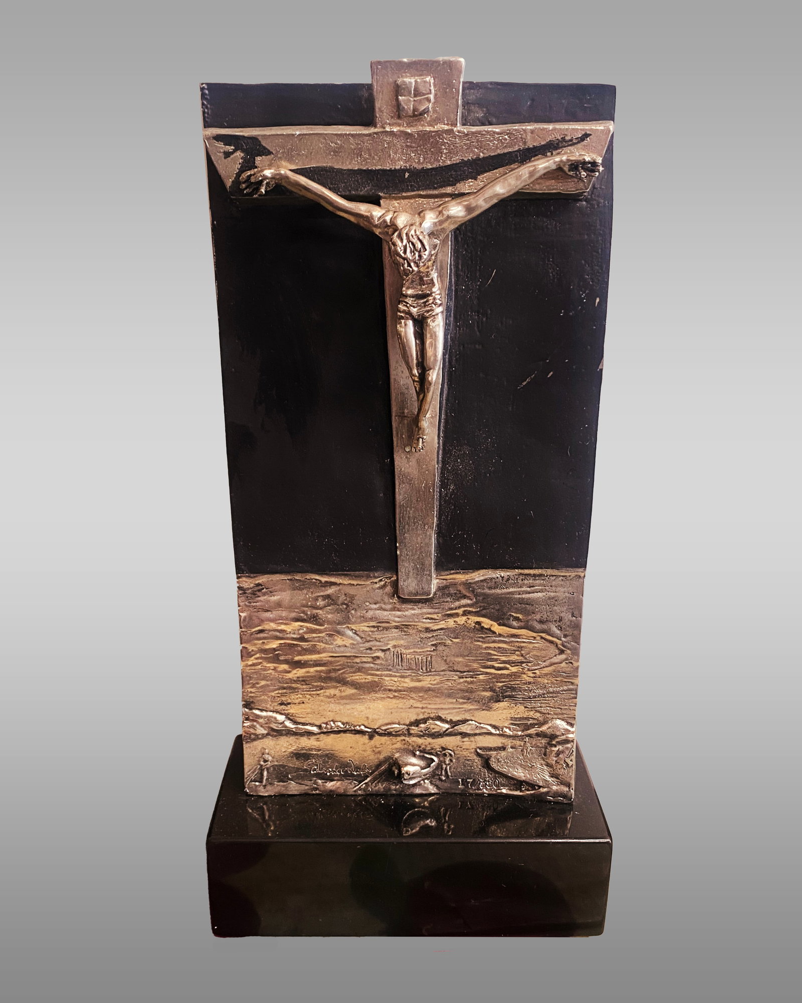 Salvador Dali (Spanish 1904-1989) Bronze Sculpture Christ on the Cross: Salvador Dali (Spanish 1904-1989) Bronze Sculpture Christ on the Cross Salvador Dali Sculpture Christ on the Cross Rare to find. Approx 13 x 8 inches. Black marble base. Art Artwork Artist.