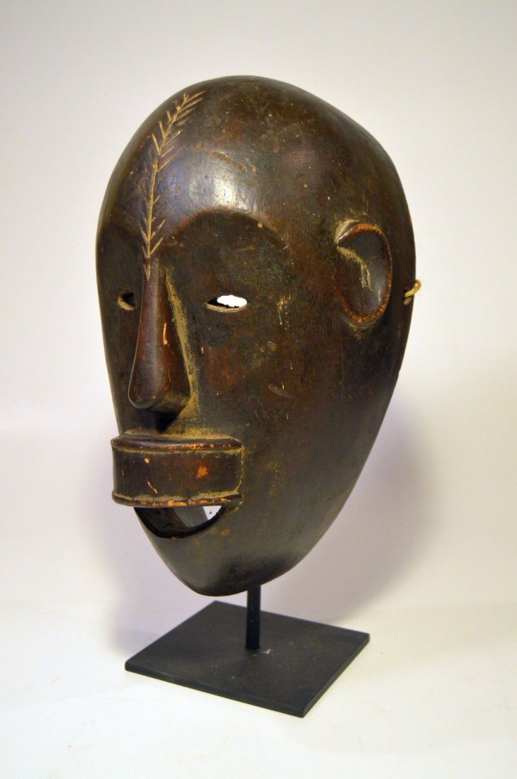 Fine Sukuma African mask on display stand, African Art (1 of 4)