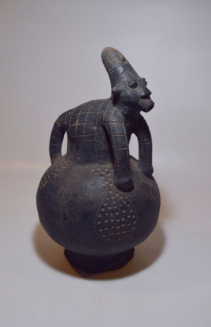 Large Mangbetu Pottery vessel with Dancer on all fours (1 of 6)