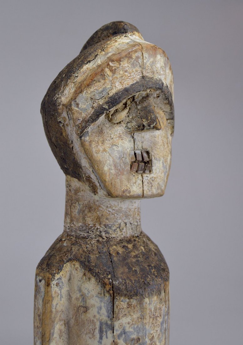 Rare Ambete Reliquary sculpture with magic charge: A finely carved Male Reliquary from the Ambete ethnic group from the DRC / Congo, central Africa. Carved from a single piece of wood with a layered and varied patina suggesting age and handling. This 