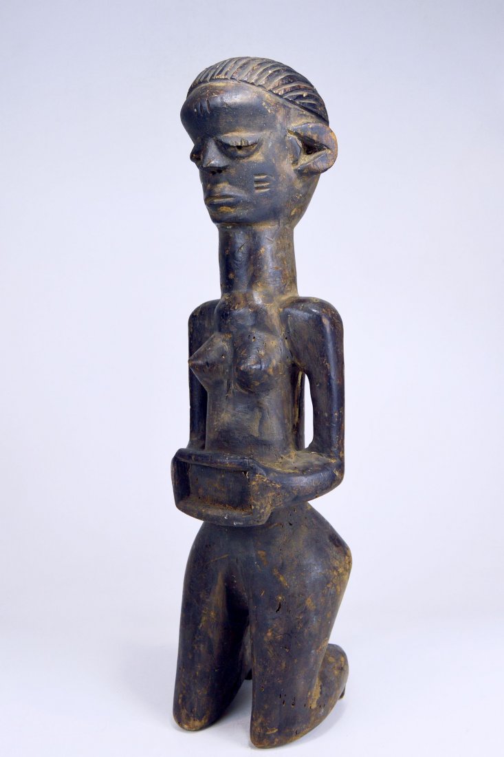 Serene Pende Kneeling female with Divination tray (1 of 8)