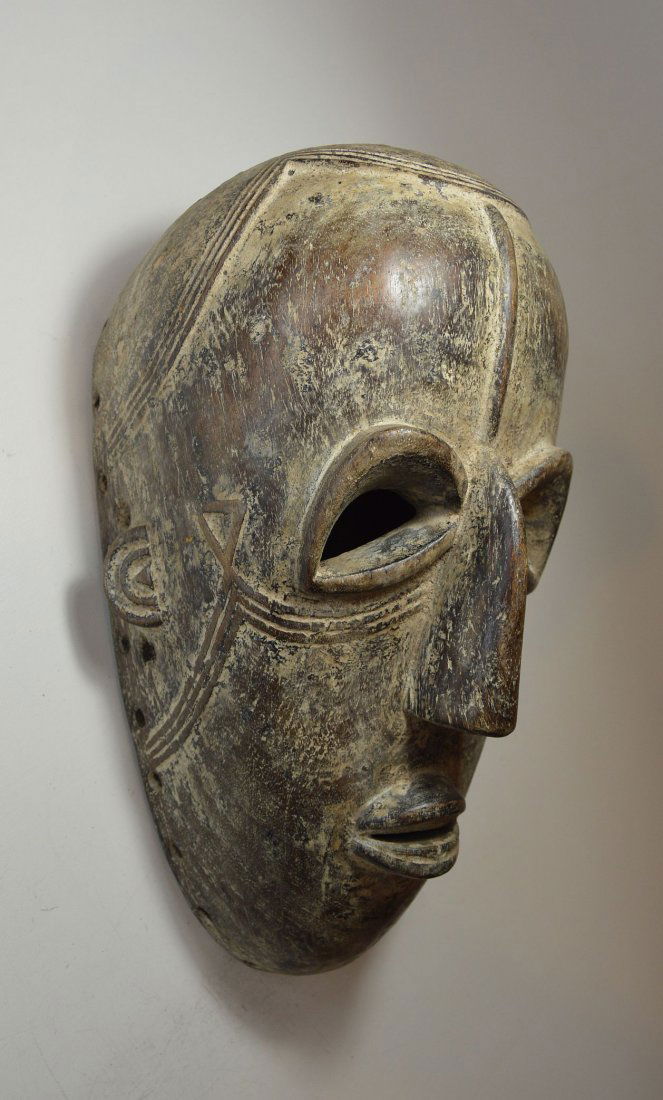 A Uncommon Dan Bete African mask (1 of 5)