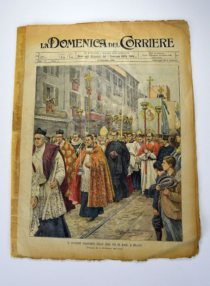 La Domenica del Corriere w/ Holy precession dated 1904: Intact 114 year old Italian newspaper featuring images of a Catholic procession and famous battles. Very interesting classifieds.Measures 15 x 11.5 inches