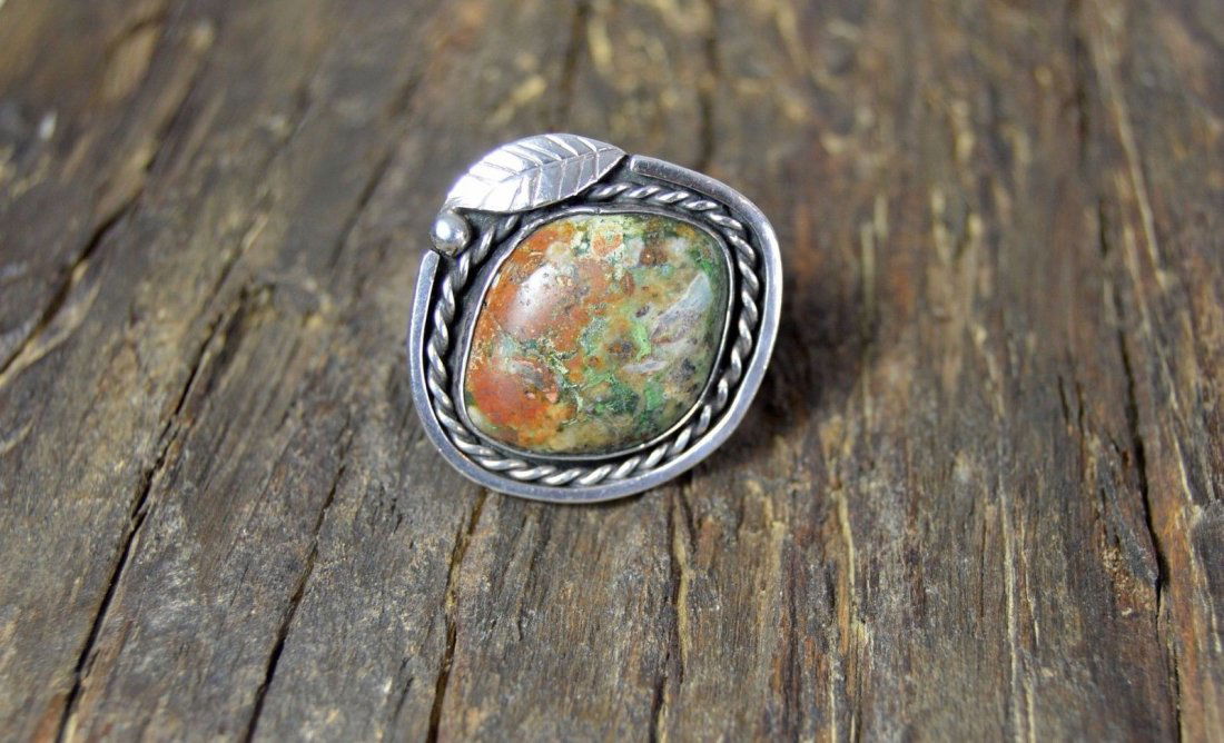 Vintage Navajo Sterling Leaf RING w/ Green & Red Jasper (1 of 7)