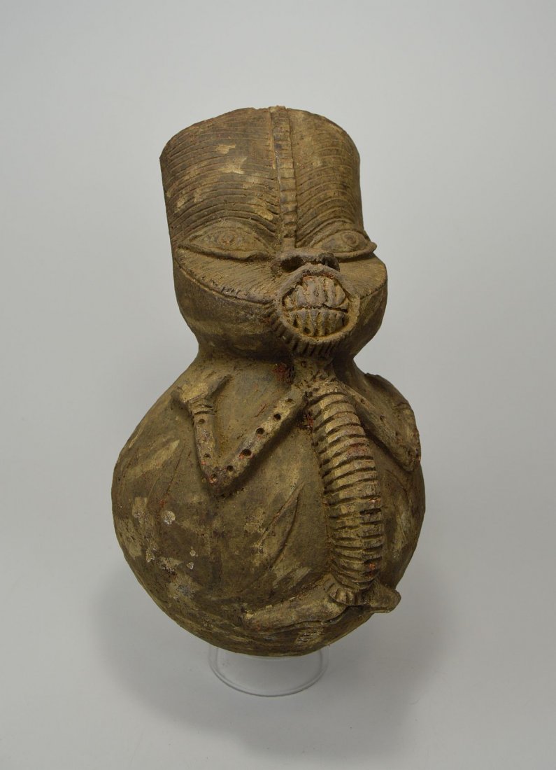 A Bangwa Terracotta vessel, African Tribal Art (1 of 4)