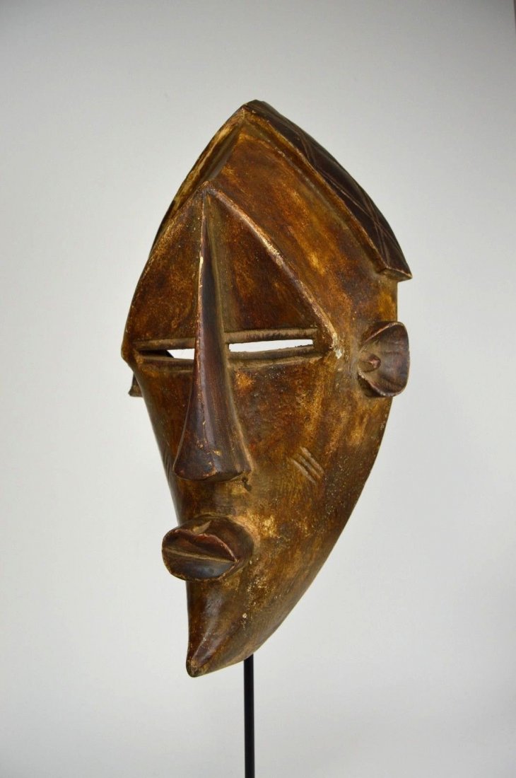 Lawalwa African mask with elongated and stylized face (1 of 10)