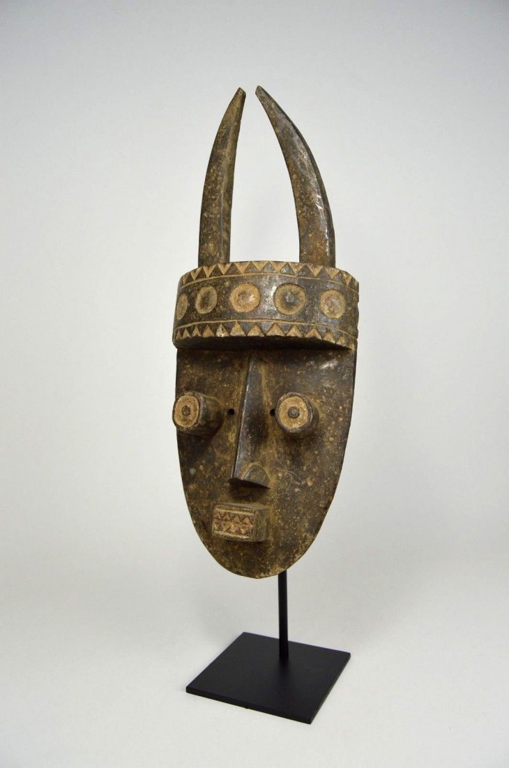 A Stylized Grebo mask with tall slender horns (1 of 6)