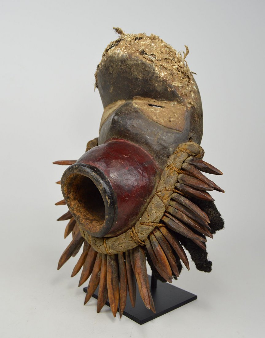 Fantastic Red Dan mask with large open mouth (1 of 5)